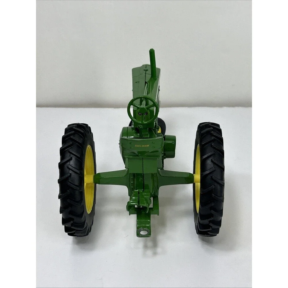 ERTL John Deere Model 60 Tractor 1/16 Die Cast Farm Toy #15189 Green